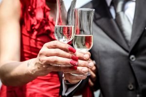 4-sterne-wellnesshotel-sekt Überraschen Sie Ihren Liebsten im 4 Sterne Wellnesshotel im Bayerischen Wald
